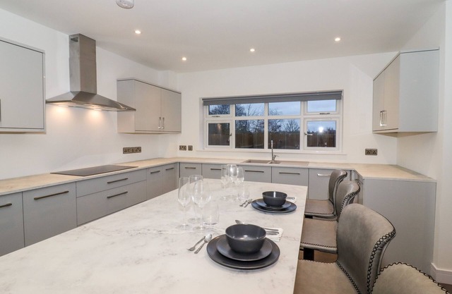 THE EXNING RESIDENCE, pet friendly, with a garden in Newmarket