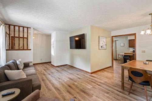 The Family Nook - Home for 8