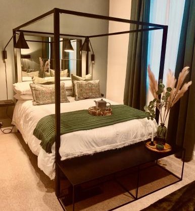 The Fifth Quarters, Grade II Listed Apartment, The Lace Market, NG1, City Centre, Nottingham, Sleeps 4