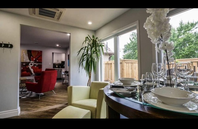 “The Flat” Stylish Two-Bedroom, Niagara Region