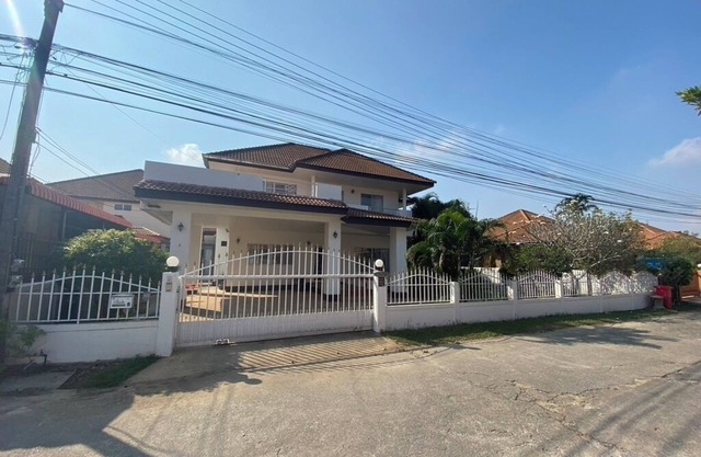 The Garden HousenA large Family House, fully furnished and equipped.