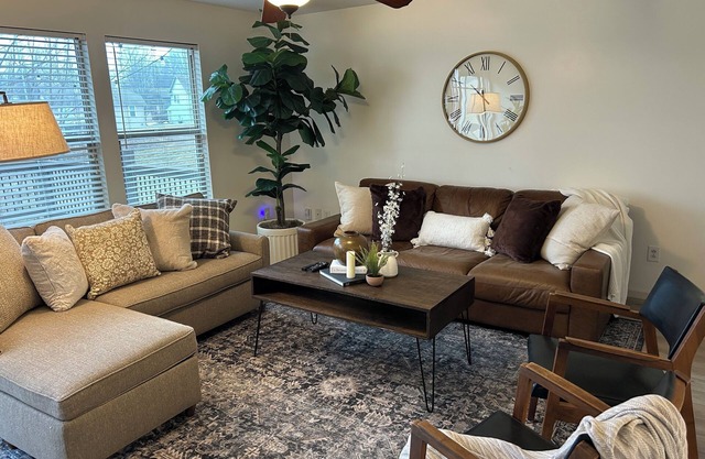 The Gathering Grove 6Bdrm/3King 3.5Bath-sleeps20+