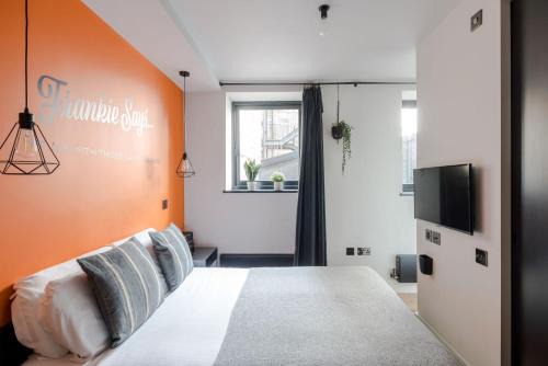 The Good Vibes Parlour - Covent Garden - by Frankie Says