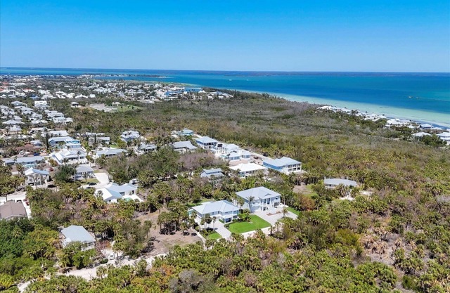 The Grande Getaway, 3-bedroom pool home with an office in Boca Grande