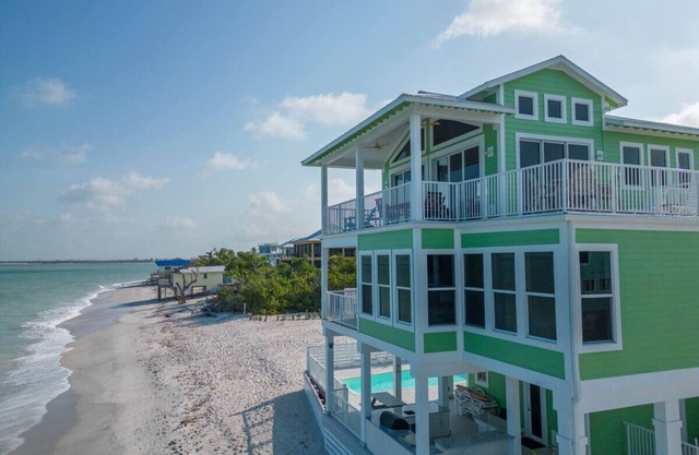 The Green Flash: Gulf Front Home with Private Pool