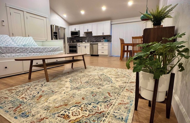 The Grove - A Family Friendly Modern Studio in Portland/Beaverton/Hillsboro