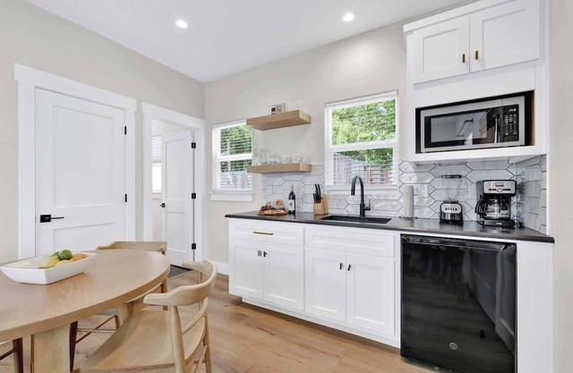 The Grove-c With Hot Tub - Walk to Main Street