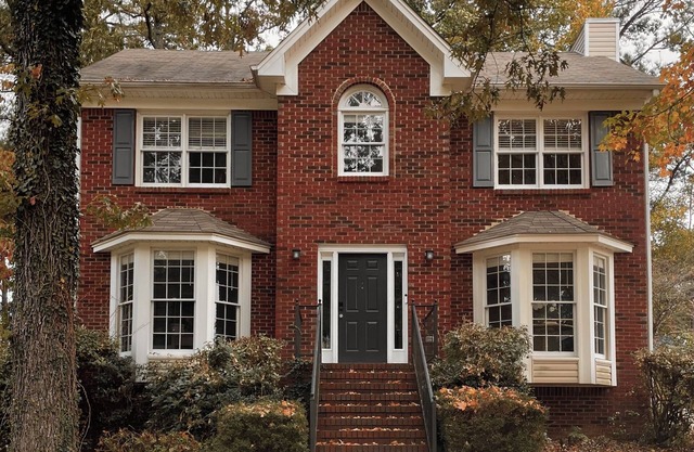 The Hallmark House on Cambridge Lane, 30 mins from Birmingham, 4 mins from I-65