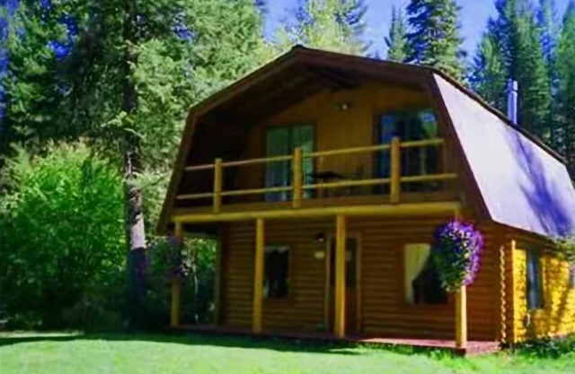 The HAPPY ELK 8.4 ni. to Glacier Park NO/TAX. Beautifull cabin, medow with view