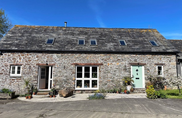 The Hay Loft 5 Bedroom Farmhouse near Bude & Crakington Haven Surf Beaches