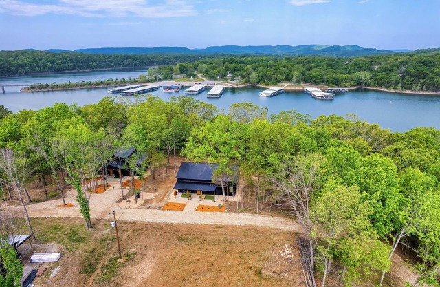 The Hideaways on Rickety Ridge. Secluded & Dog-friendly on TRL. Sparkly Clean!