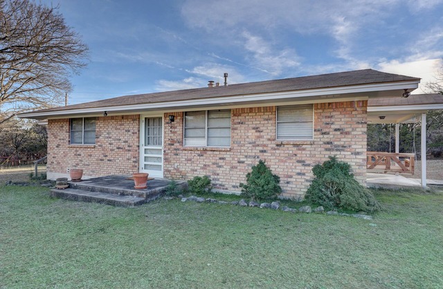 The Hope House, Sleeps 8! Less than a mile to the Guadalupe River!
