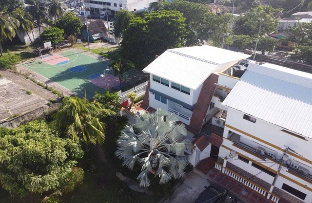 The house is perfect to enjoy with family or friends, 5 min the beach