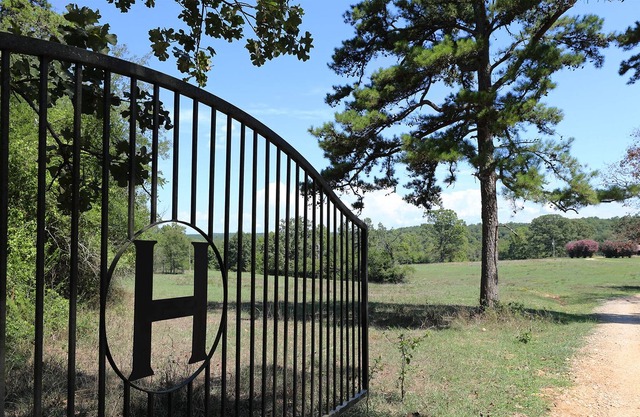 The Huffman Ranch -Fireplace ATV's welcomed close/restaurants & Broken Bow Lake
