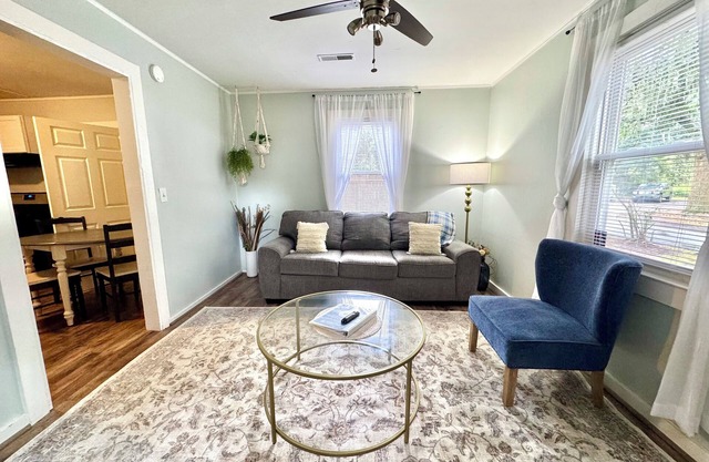 The Idle Oak - Sleeps 4 - Central Location!