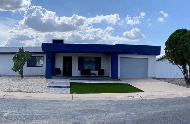 The Igloo - 55+ Friendly Private Home in Quiet Neighborhood!