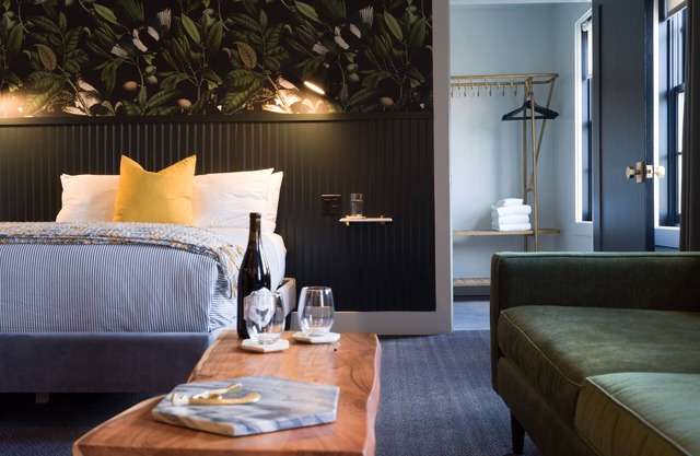 THE INN Downtown - Deluxe King Studio Apartment