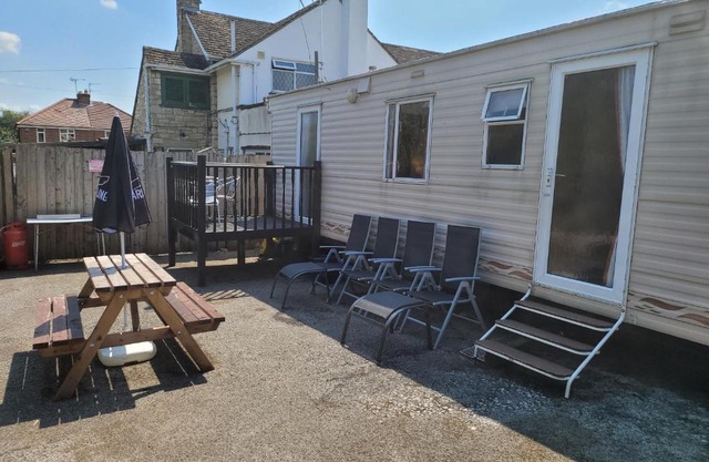 the jackdaw pub SELF CATERING STATIC CARAVAN free breakfast supplied