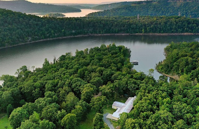 The "Jewel of the Nile" on Greers Ferry Lake