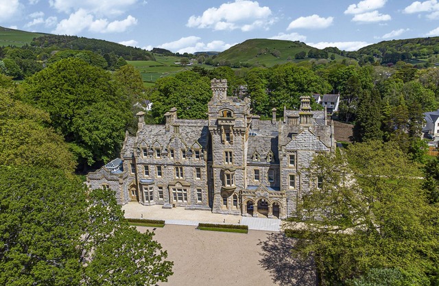 THE KENNEDY HOUSE STONE CROSS MANSION, pet friendly in Ulverston