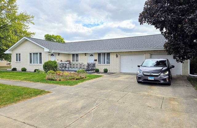 The Lafayette Lounger whole duplex. Pet friendly, King Beds, Arcade games