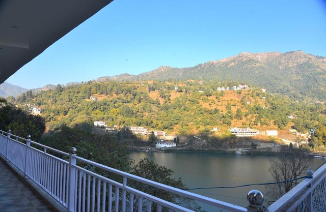 The Lake Paradise Inn Bhimtal