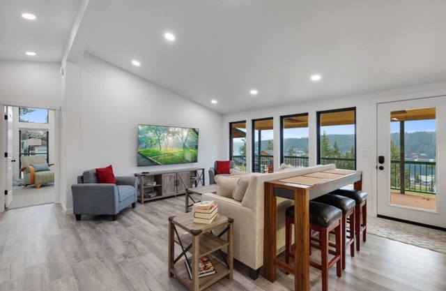 The Lakeview Lime House