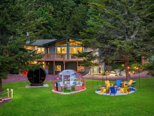 The Lazy Bear Cabin Dome Hot Tub Sauna & More