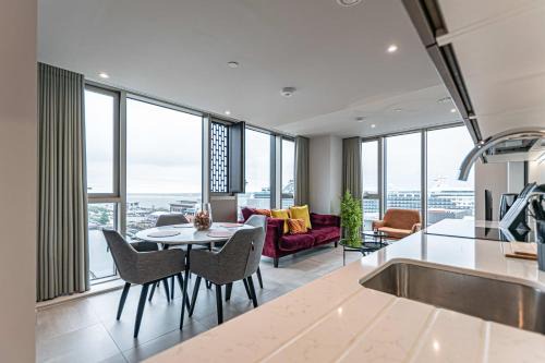 The Lexington - Luxury Serviced Apartments City Centre - City and Waterfront views