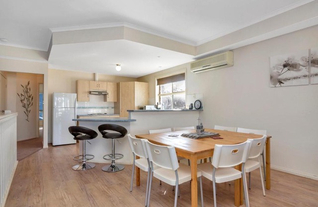 The Lighthouse - Port Willunga - C21 SouthCoast Holidays