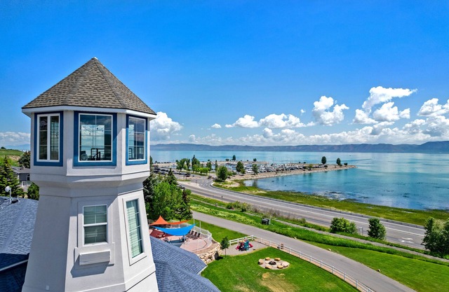 The Lighthouse Suite | Seasonal Pool, Hot Tub, Tennis Courts