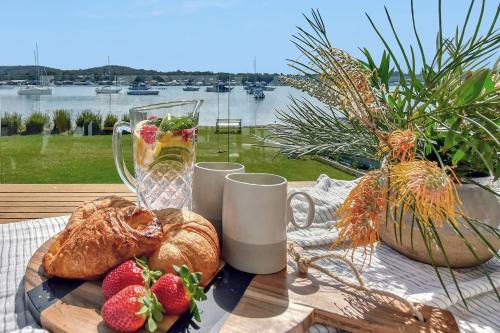 The Little Lake House Waterfront Escape