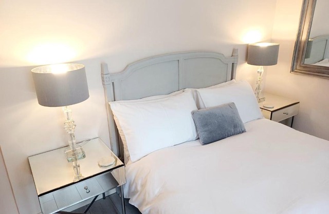 The Little Limes - Ensuite Double Room Own Entrance in Art Deco House