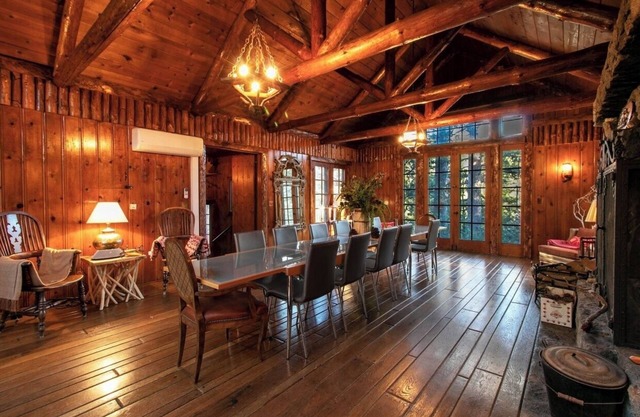 The Lodge at 11 Chimneys/Vast Dining Room in a 6,000 sf Cabin