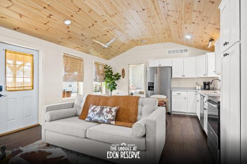 The Lodges at Eden Reserve - Back Cabins - Near Ark