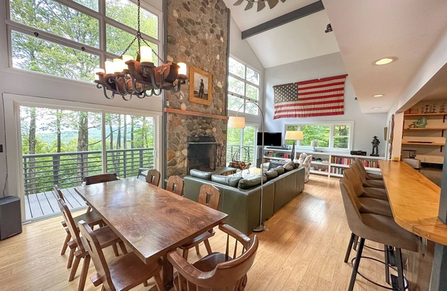 The Longhorn - Inspired 5br 3ba Home with Hot Tub