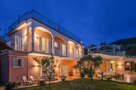 The Lookout Exclusive Villa with Capri Views