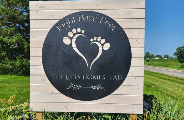 "The Love Shack" For Couples - Private Hot Tub, Meals, Pampering, Pet Sitting!