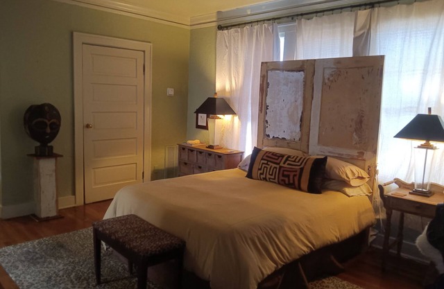 THE LOVE SHACK LARGE MIDTOWN VIBE WITH BIG MONTHLY SAVINGS