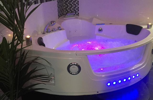 The Love Spa apartment romantic relaxation with Jacuzzi, Sauna .