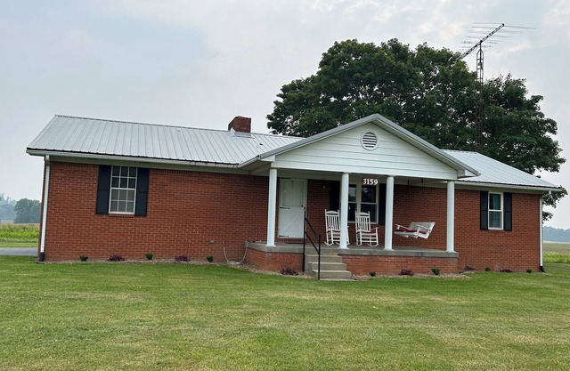 The Mammoth Cave House, 3BR, 2 bath with 5 beds and VERY near Mammoth Cave