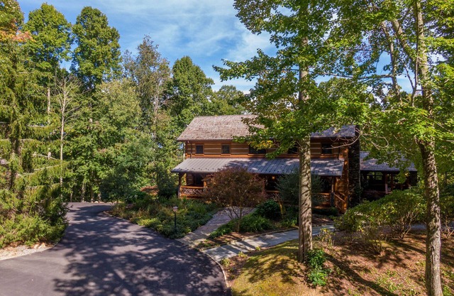 The Matney Ridge Estate- home with hot tub and firepit