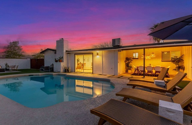 The Melrose @ ASU|Pool|Workspace|Firepit