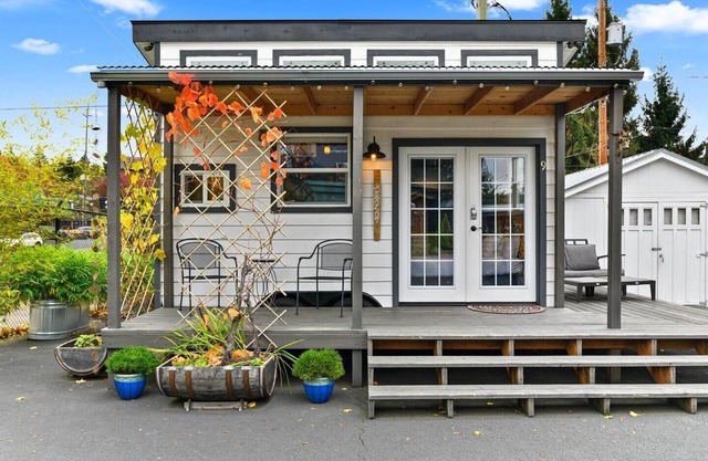 The Merlot - Custom Tiny Home w/Vineyard Vibe