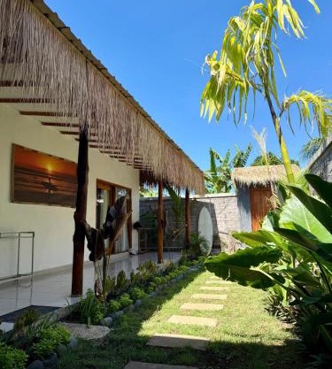 The middle Surf house