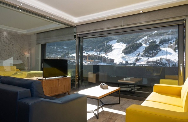 THE MIRROR & SPA by Elegant Residences
