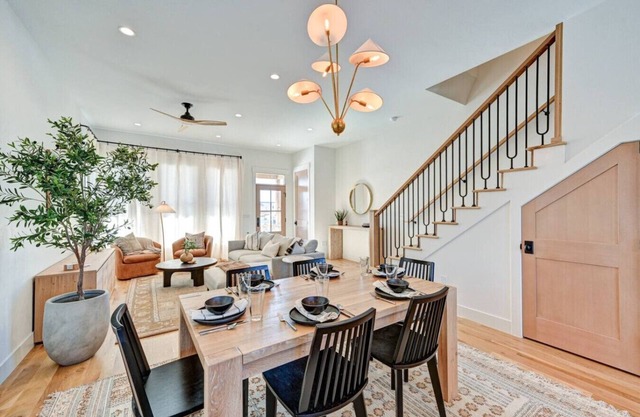 The Modern Downtown Getaway STR-291