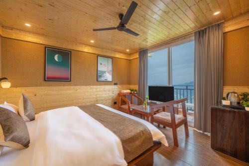 The Mountains Breeze Retreat I Couple Friendly I Balcony I Charvi Retreat I Kufri by Exotic Stays