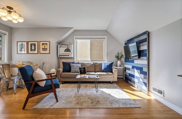 The Nicollet Nook, Cozy 1BR/1BA | 10 min to DT