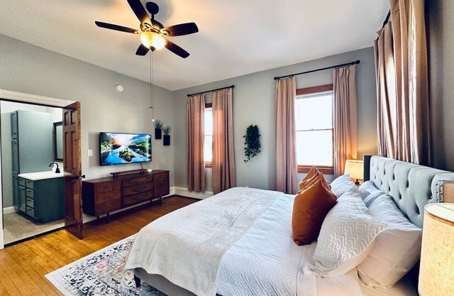 The Nininger Historic 3 BR Apt - Walk to DT, Dog Friendly